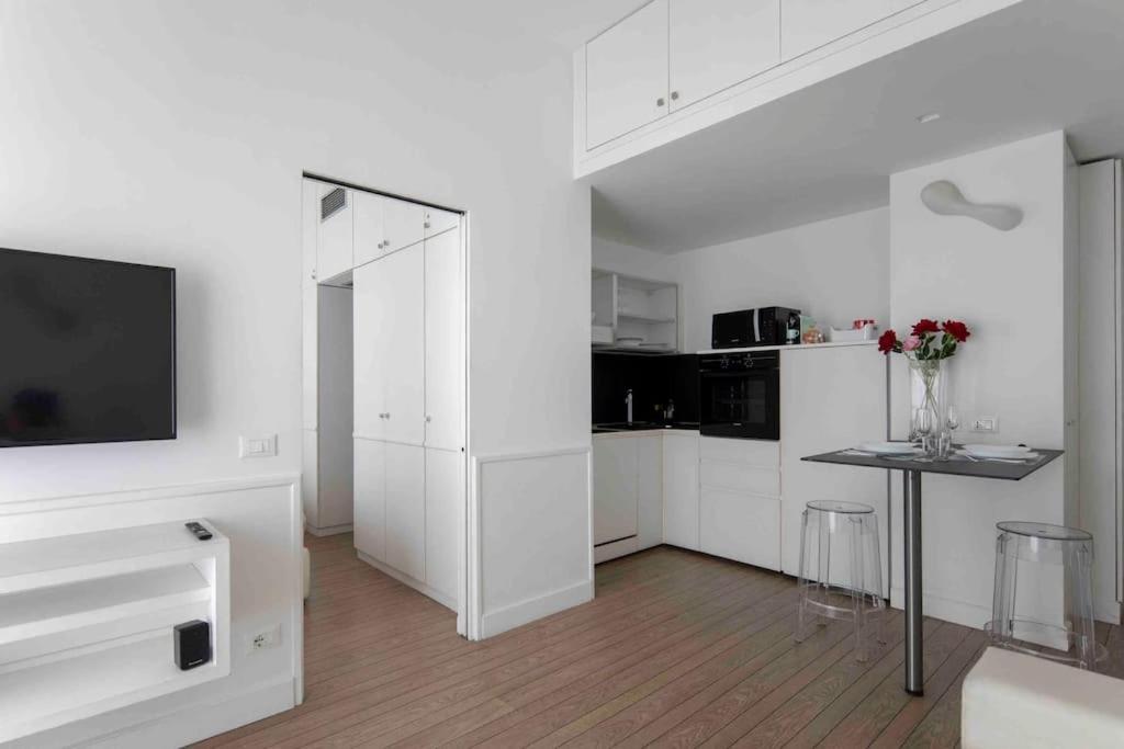 Piazza Di Spagna - Suite Frezza Рим Экстерьер фото