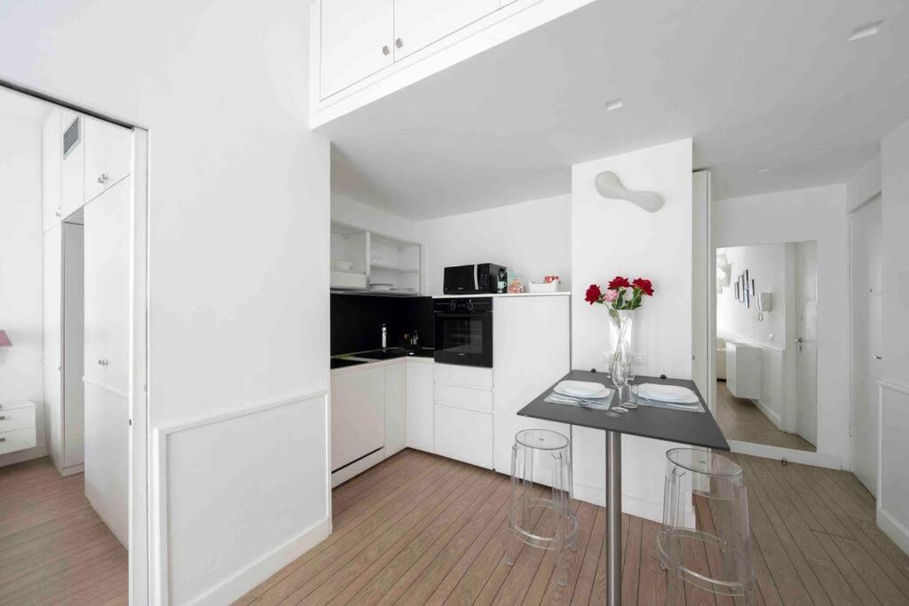 Piazza Di Spagna - Suite Frezza Рим Экстерьер фото