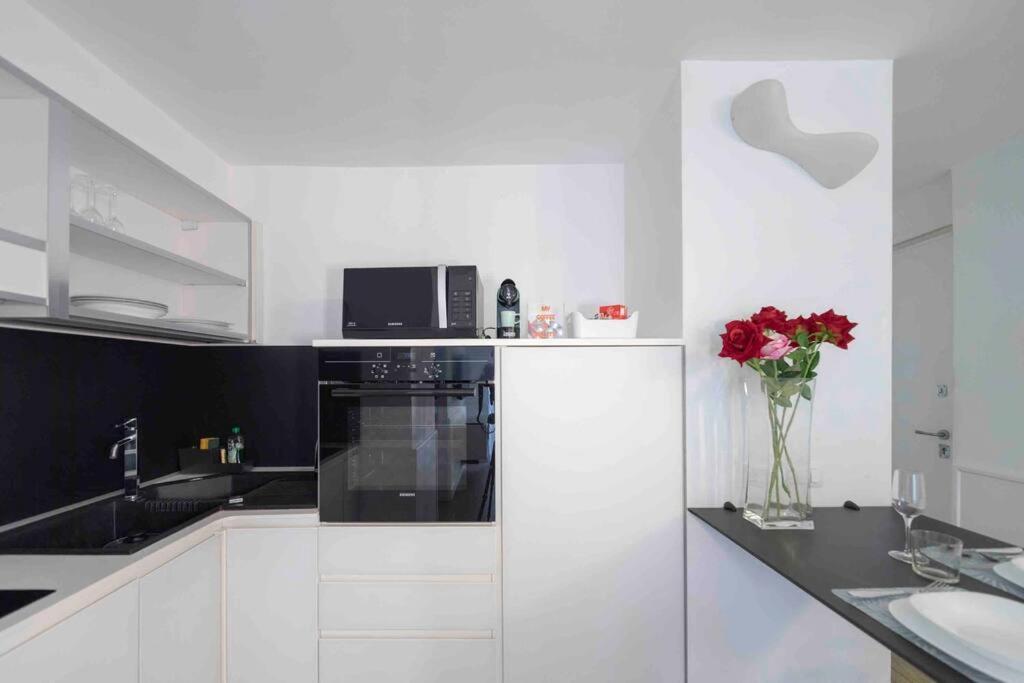 Piazza Di Spagna - Suite Frezza Рим Экстерьер фото