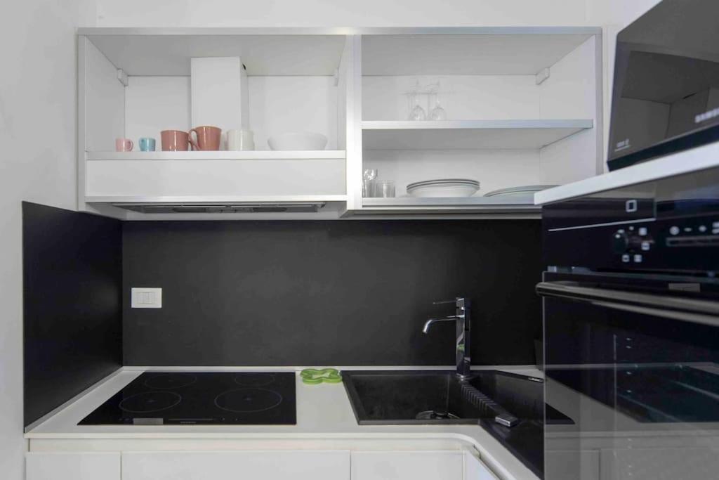 Piazza Di Spagna - Suite Frezza Рим Экстерьер фото